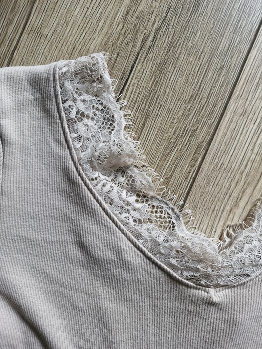 Prążkowana bluzka z koronką Sinsay rozmiar S