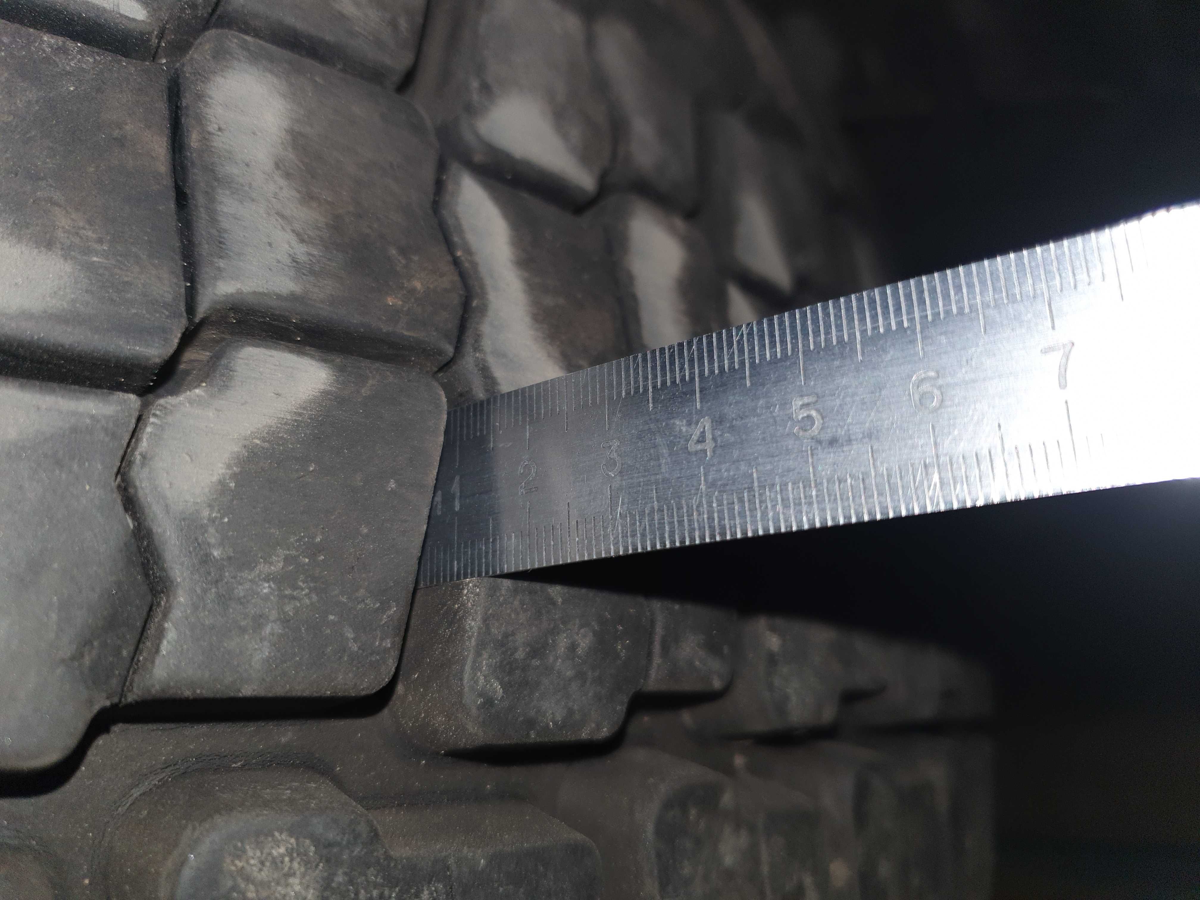 UNIROYAL 235 75 R17.5 в новенькому стані. Без торгу!