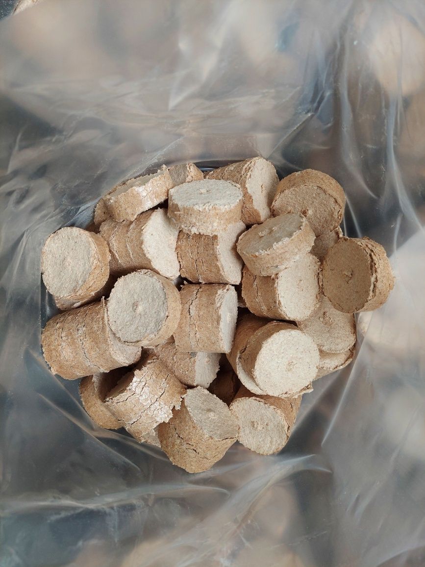 Brykiet drzewny  na podajnik Faleńczyk,Cichewicz biomasa