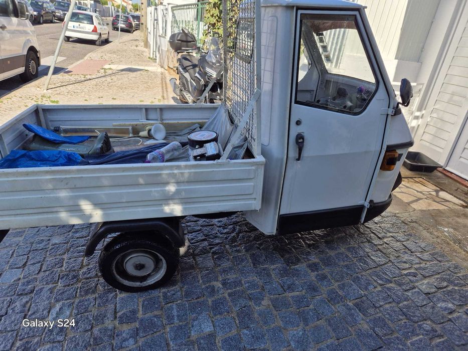 Vendo Vespa Furgon 50CC