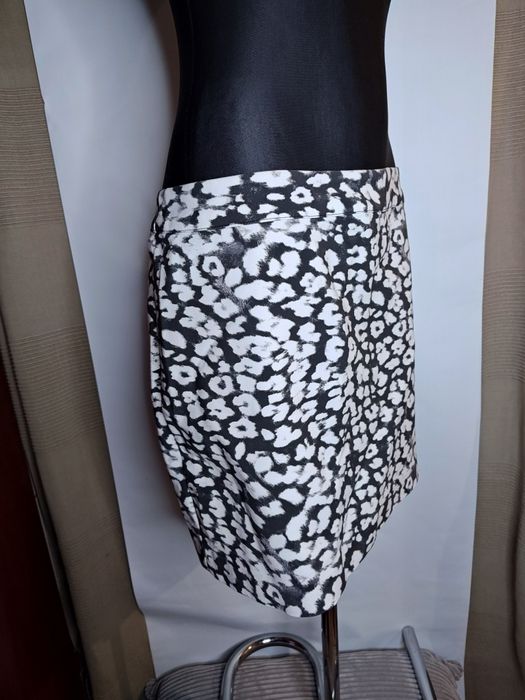 Marmurkowa spódnica mini w plamki - idealna do stylizacji casual /Boho