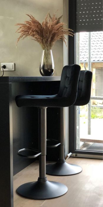 Zestaw dwich Hokerow do wyspy kuchennej.