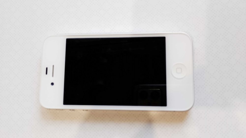 Смартфон Apple iPhone 4 8GB CDMA