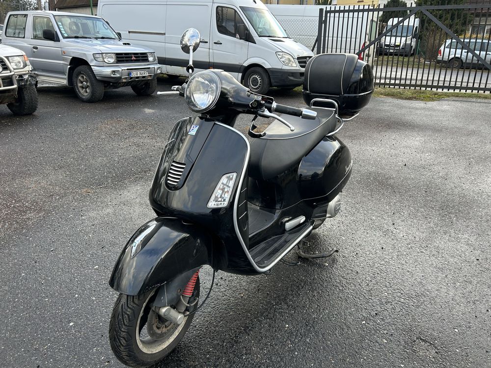 Piaggio Vespa 125 gts sprowadzona uszkodzona 2010 rok