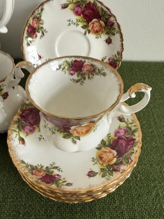 Zestaw kawowo herbaciany na 6 osób Royal Albert