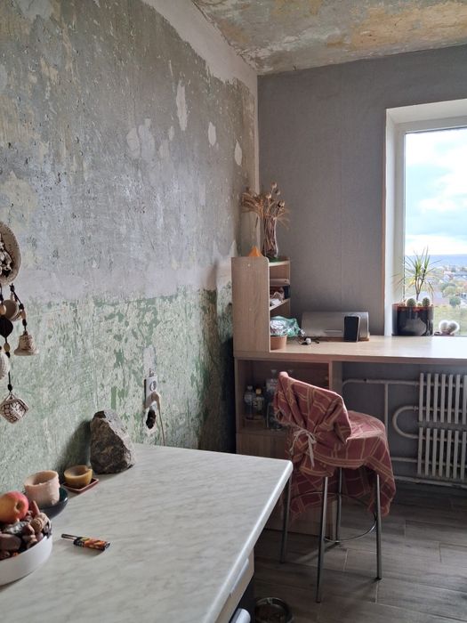 Продам 2 кім на Жадова