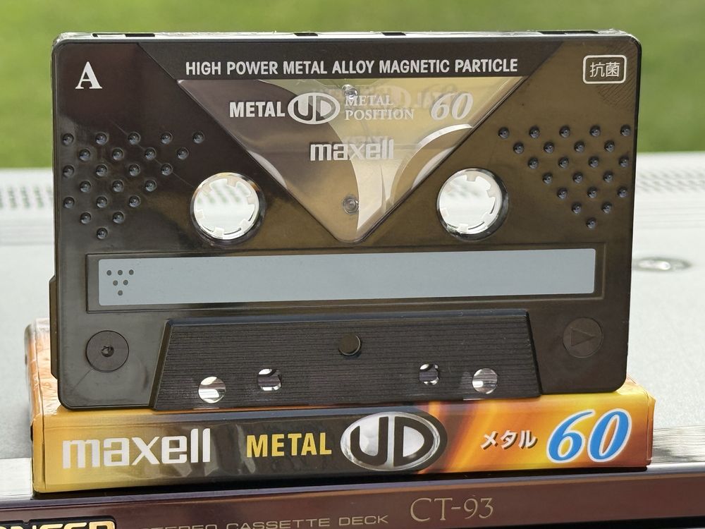Продам аудио кассету Maxell UD 60