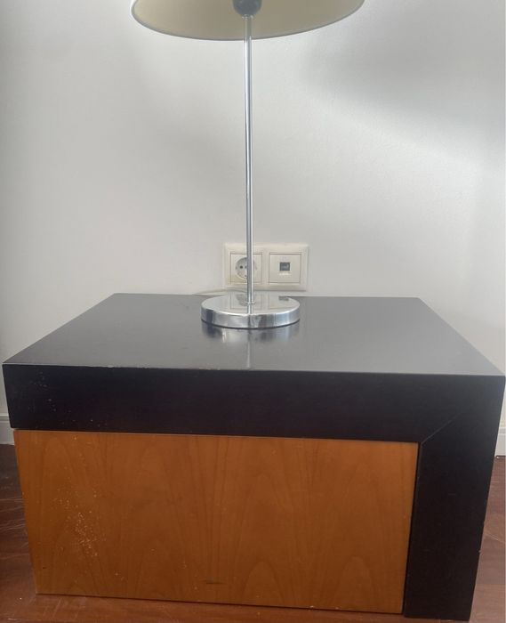 2 Mesinhas cabeceira em madeira maciça