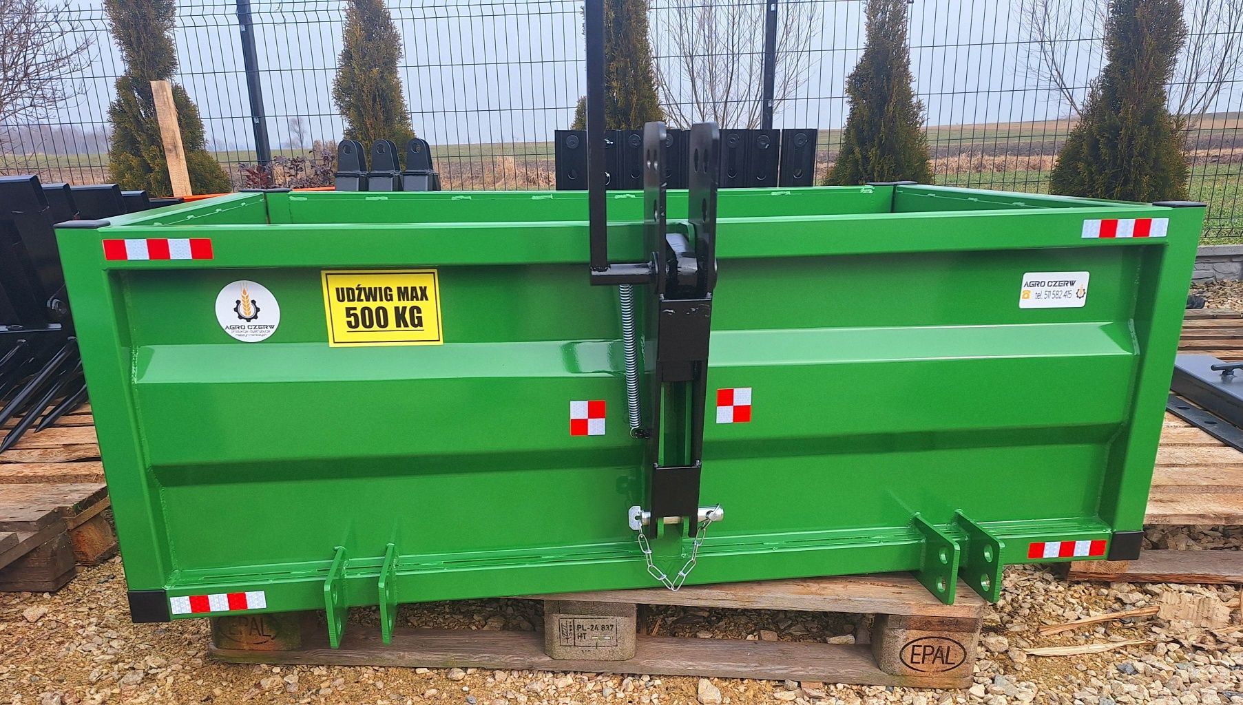 Na tylni TUZ skrzynia transportowa do ciągnika i minitraktorka