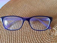 Nowe plastikowe okulary korekcyjne