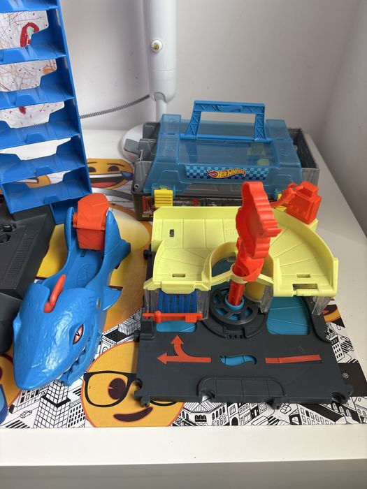 Hot wheels mega garage + dodatki
