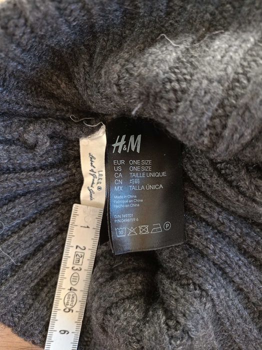 Czapka z pomponem marki H&M