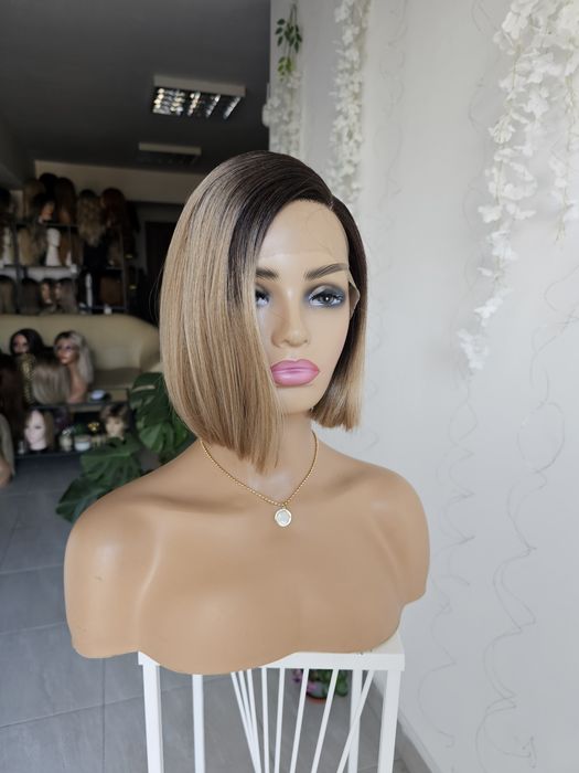 Peruka bob piaskowy blond Kim lace front naturalny efekt