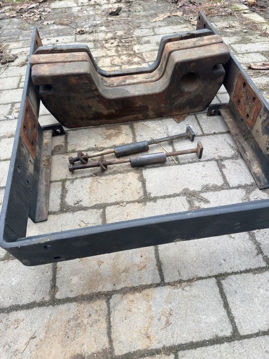 Ramka obciążników bez obciążnikow  Zetor 7745