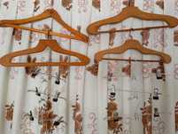 Cabides madeira e metal vintage