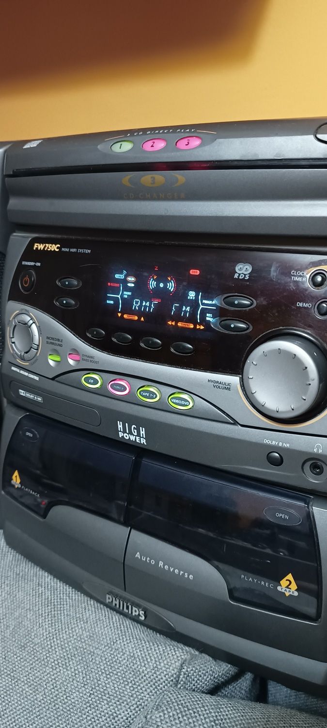 Wieża Philips FW750C