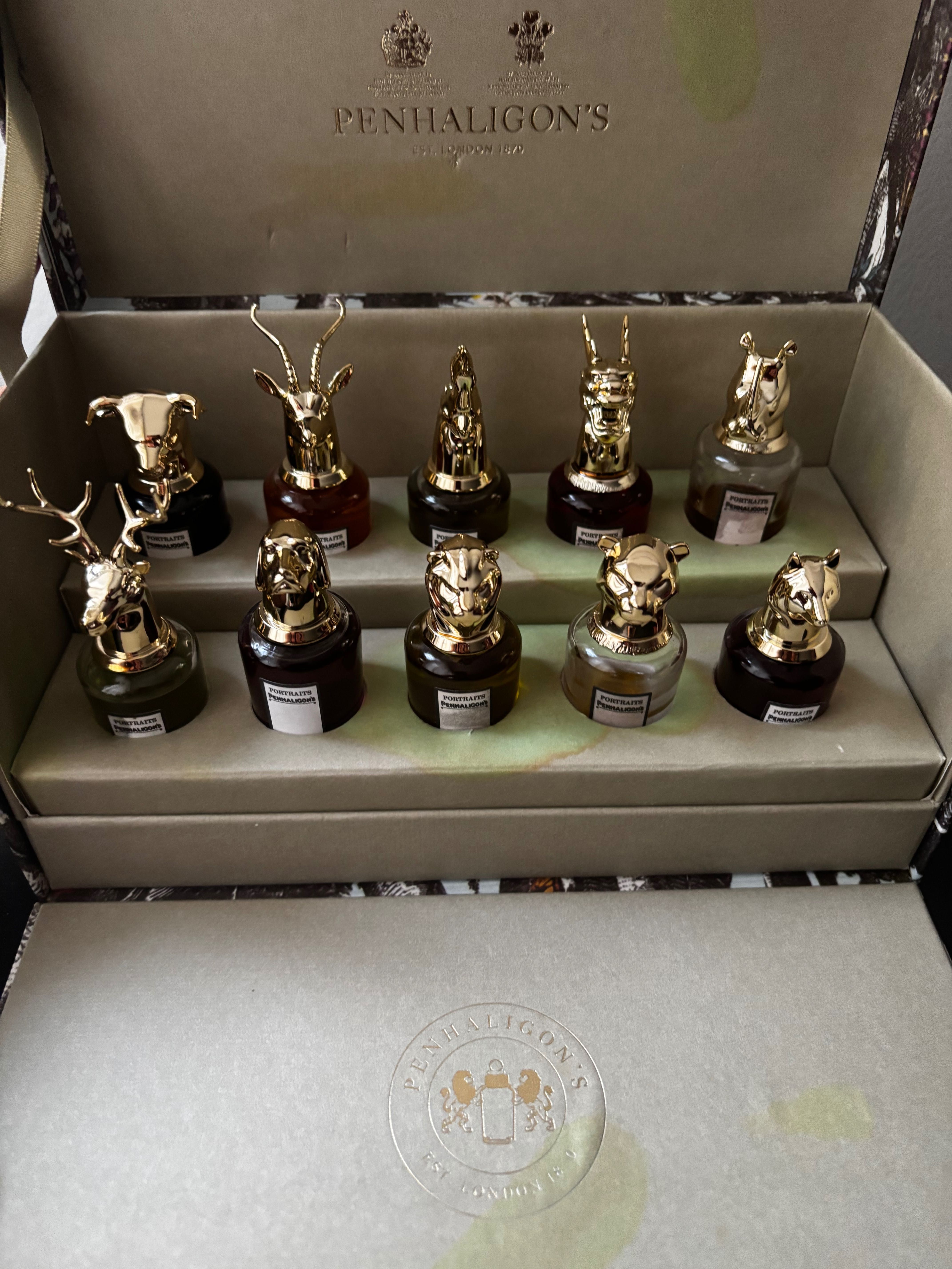 Conjunto de 10 Mini perfumes  ( 2  pouco utilizado) resto está novos