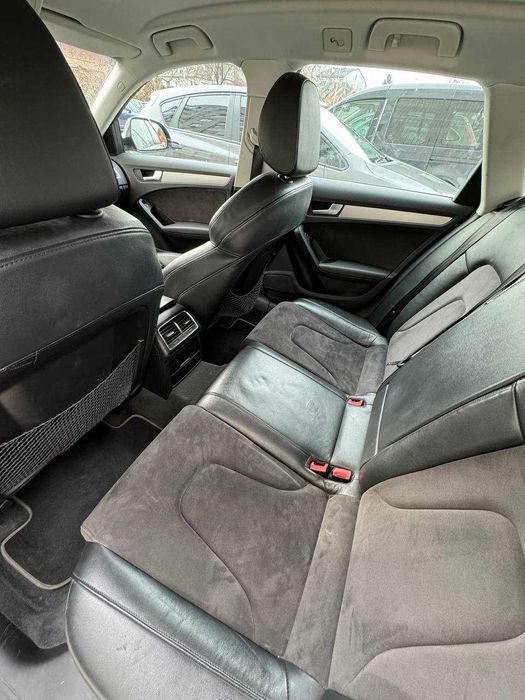 Здається ПОДОБОВО AUDI A4 quattro 2.0 бензин