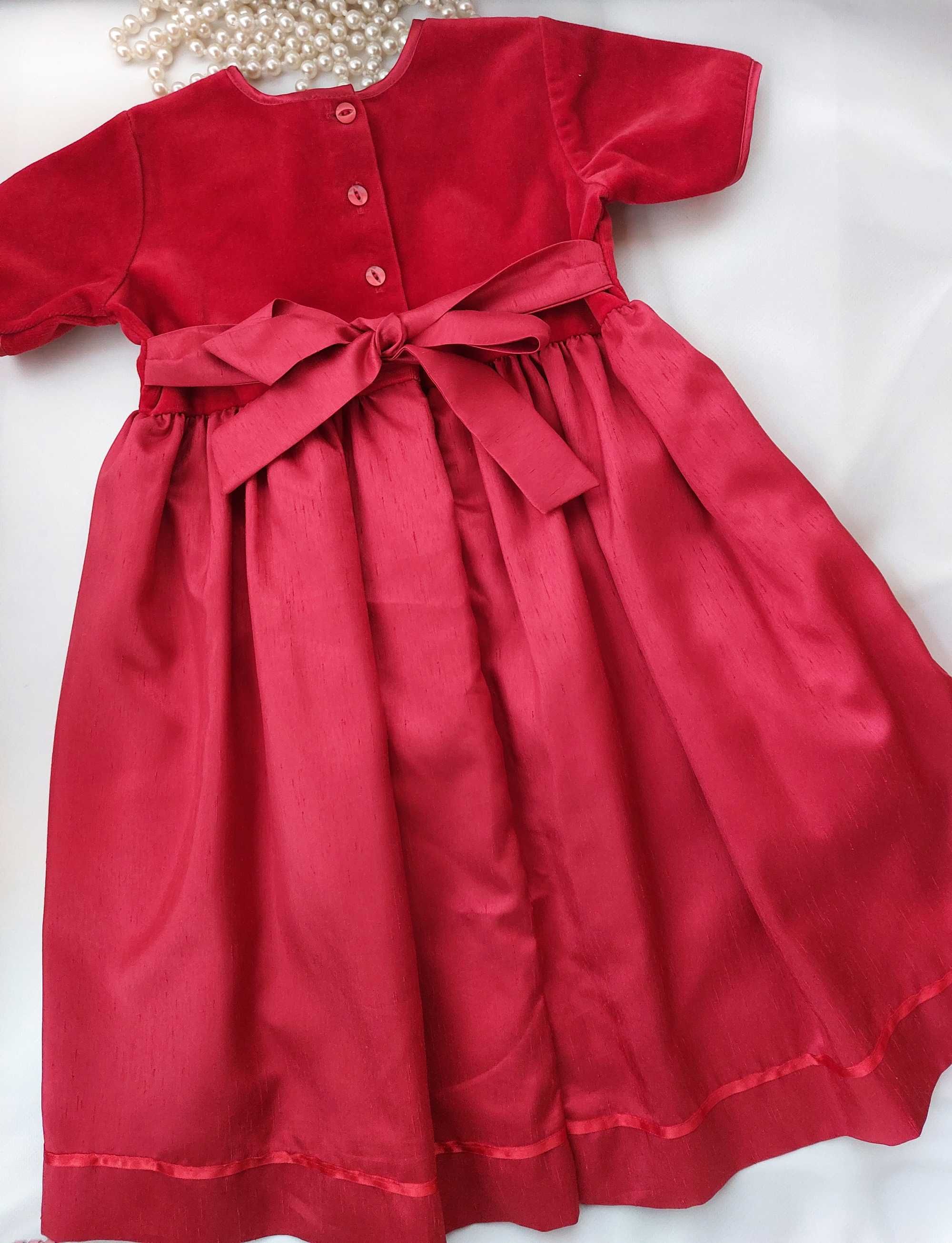Нарядное красное пышное платье 5лет