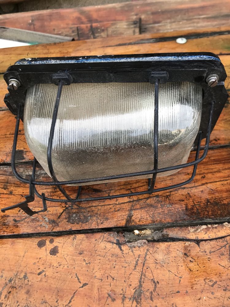 Stara lampa Polam.