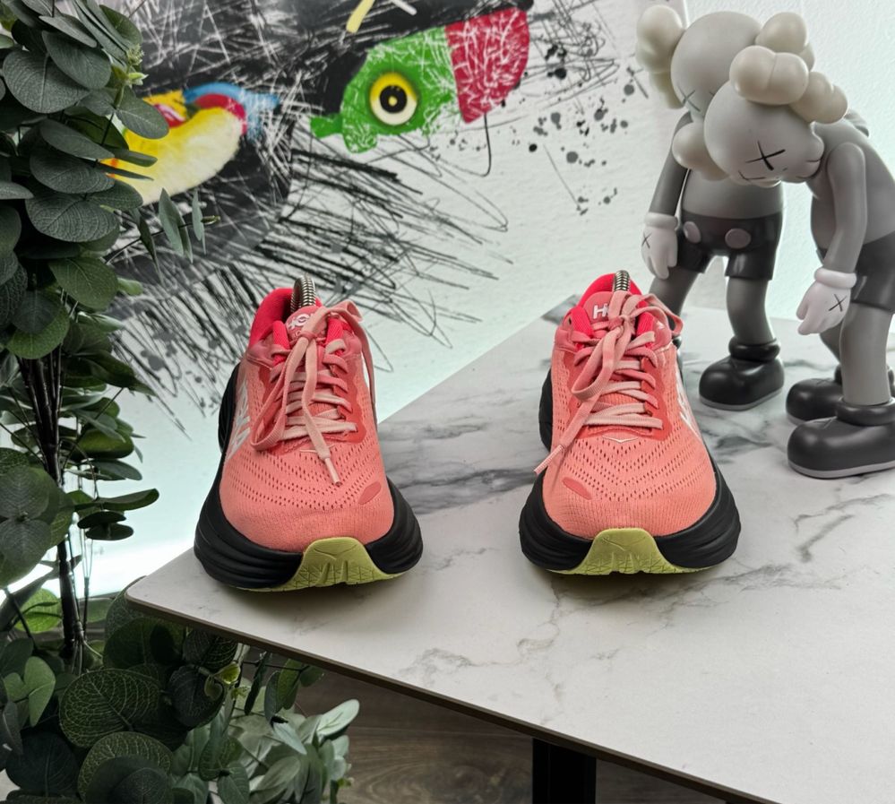 Кросівки hoka 38,5