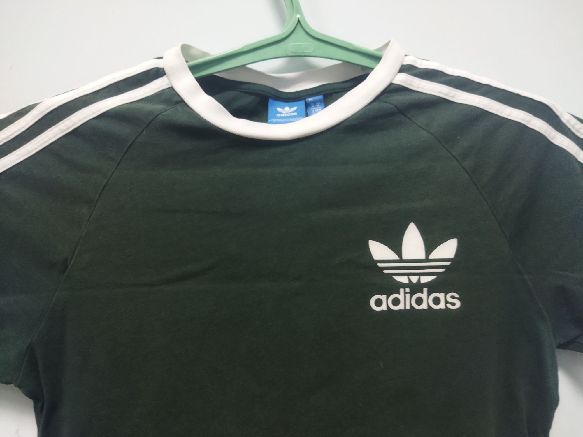 Футболка Adidas California Tee зелена Розмір М
California T-shirt In G