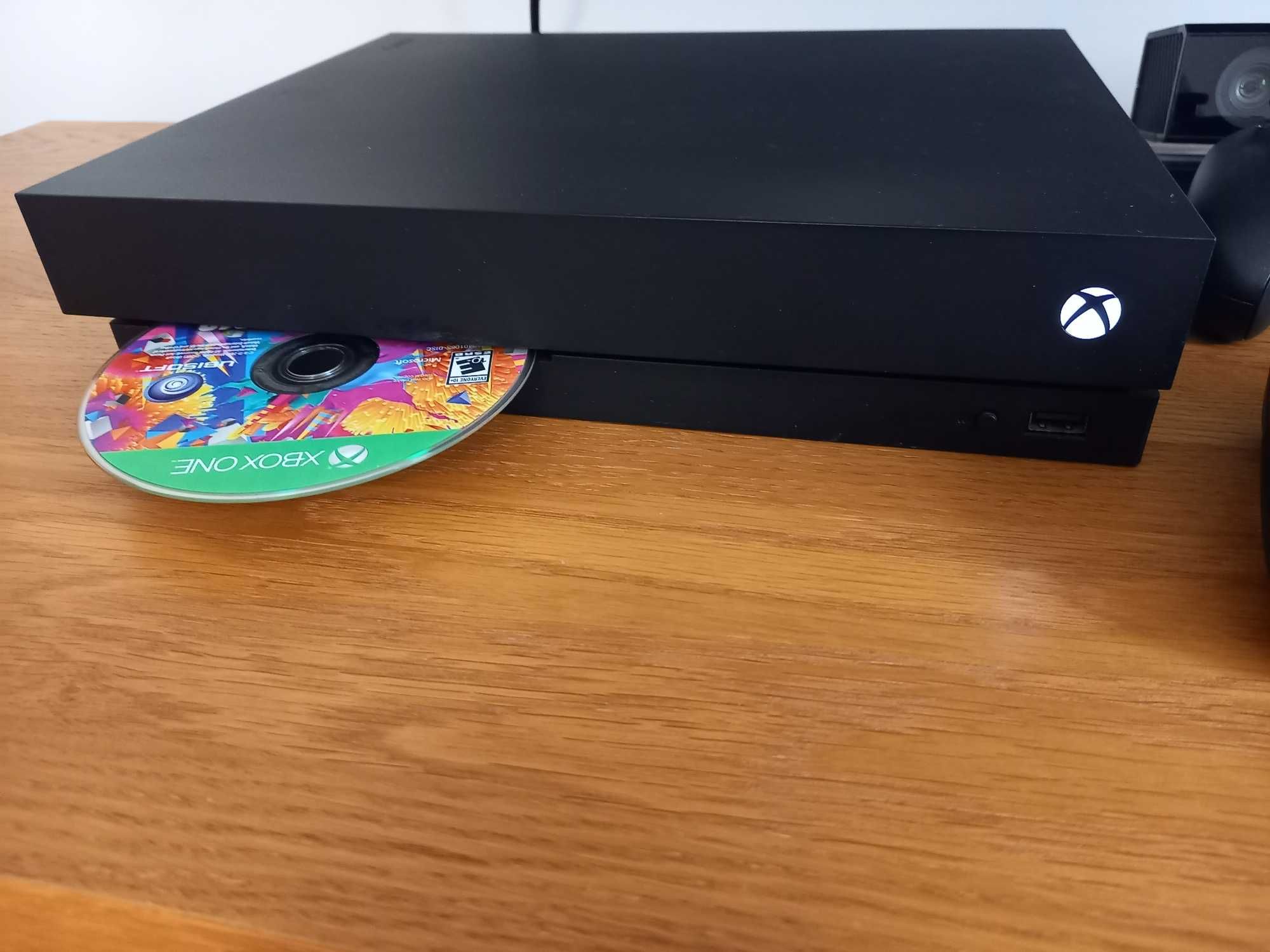 Konsola Xbox One X 1TB, Kinect, 2 pady oryginalne