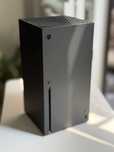 Xbox Series X + 2 pady + słuchawki JBL + gra Avatar + stacja ładująca.