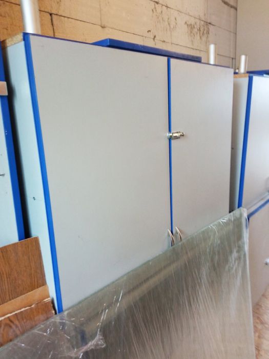 Продам меблі для аптек б/у