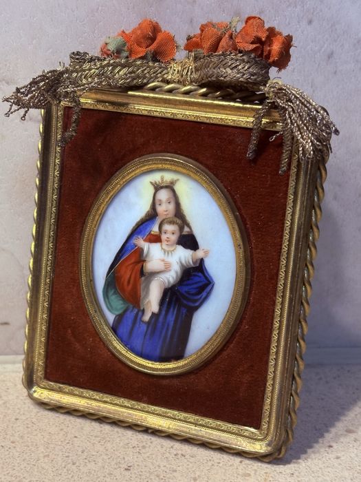 Lindo antigo registo com pintura à lupa “Nossa Senhora com o Menino”