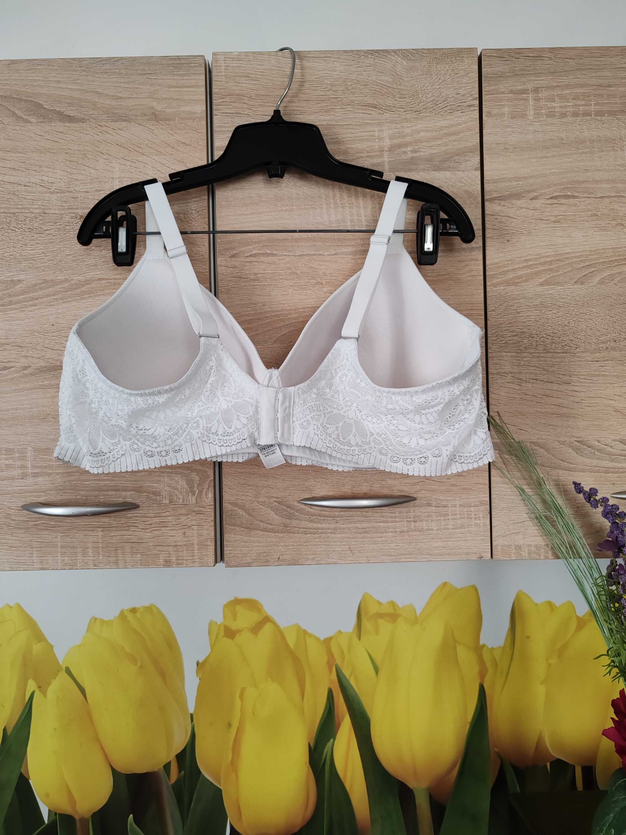 Śliczny, wygodny biustonosz z koronką M&S rozmiar 95F nylon/poliester