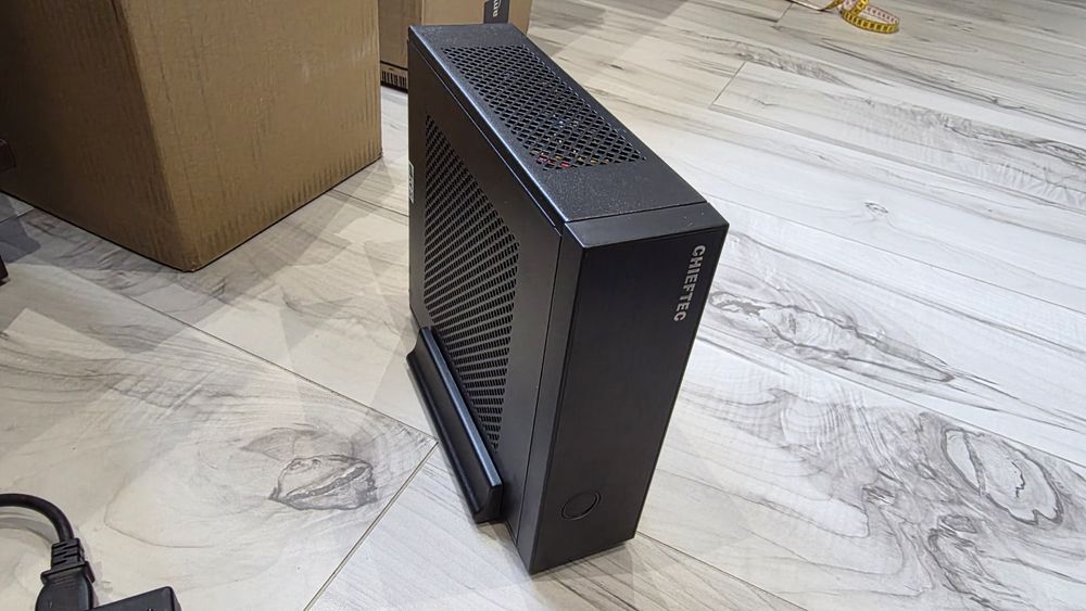Cichy Mini PC Chieftec | 4 rdzenie | 8GB RAM | SSD + 1TB SSHD