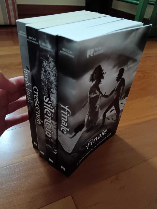 Hush Hush Saga - Coleção de Livros Juvenis
