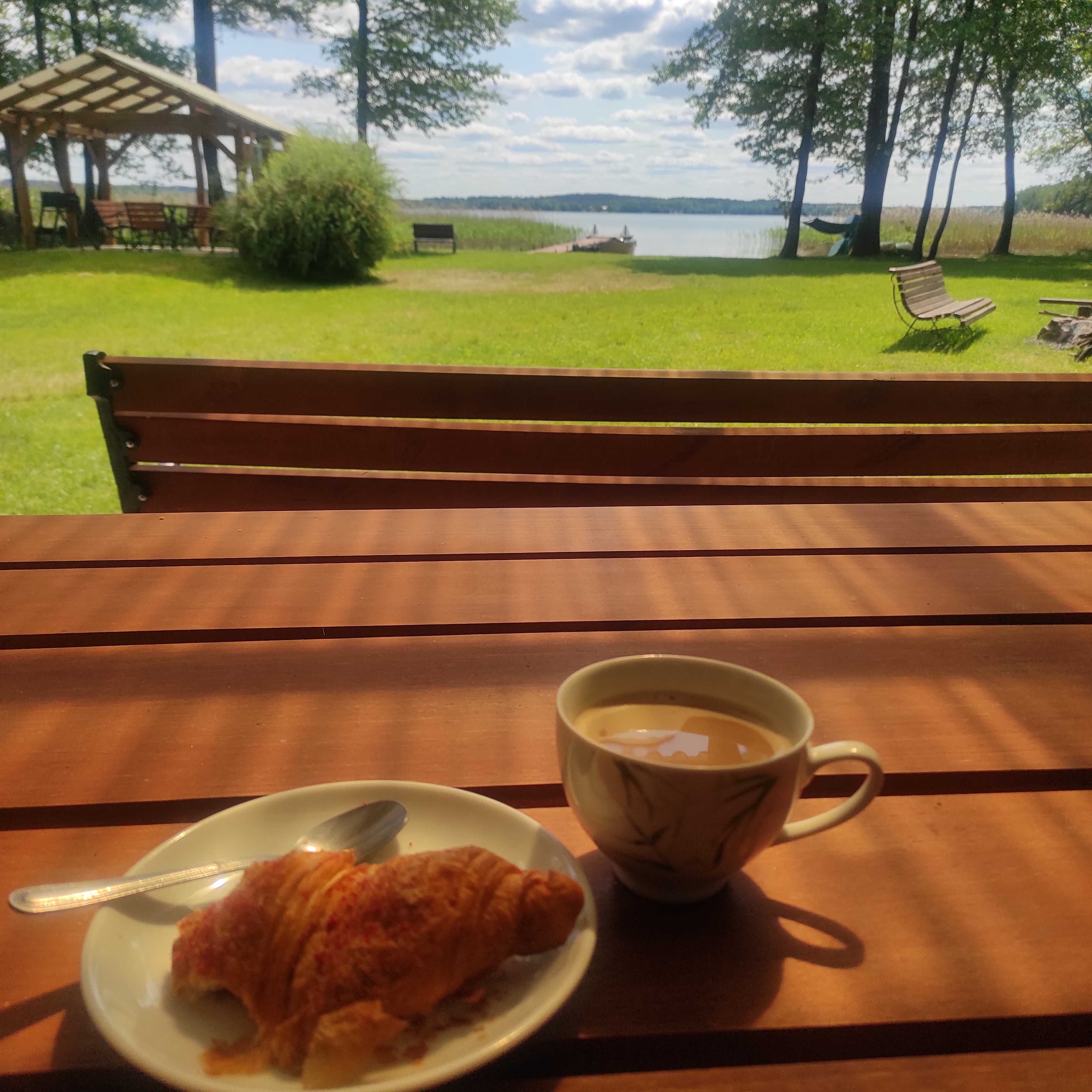 samodzielny dom nad jeziorem MAZURY własna linia brzegow łódka kominek