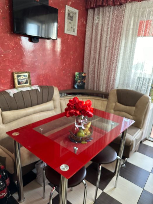 Кухонний кутик зі столом