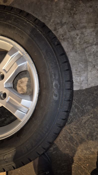 Продам резину 235/65/16 c