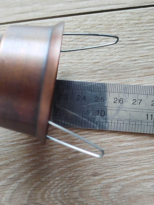 Metalowy toczony Brązowy świecznik z teksturowanym szkłem