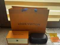 Louis Vuitton Etui na okulary, wykonane ze skóry.