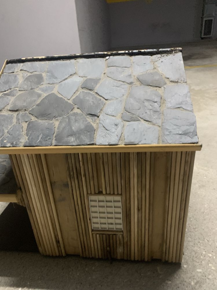 Casa artesanal grande com 2 pisos