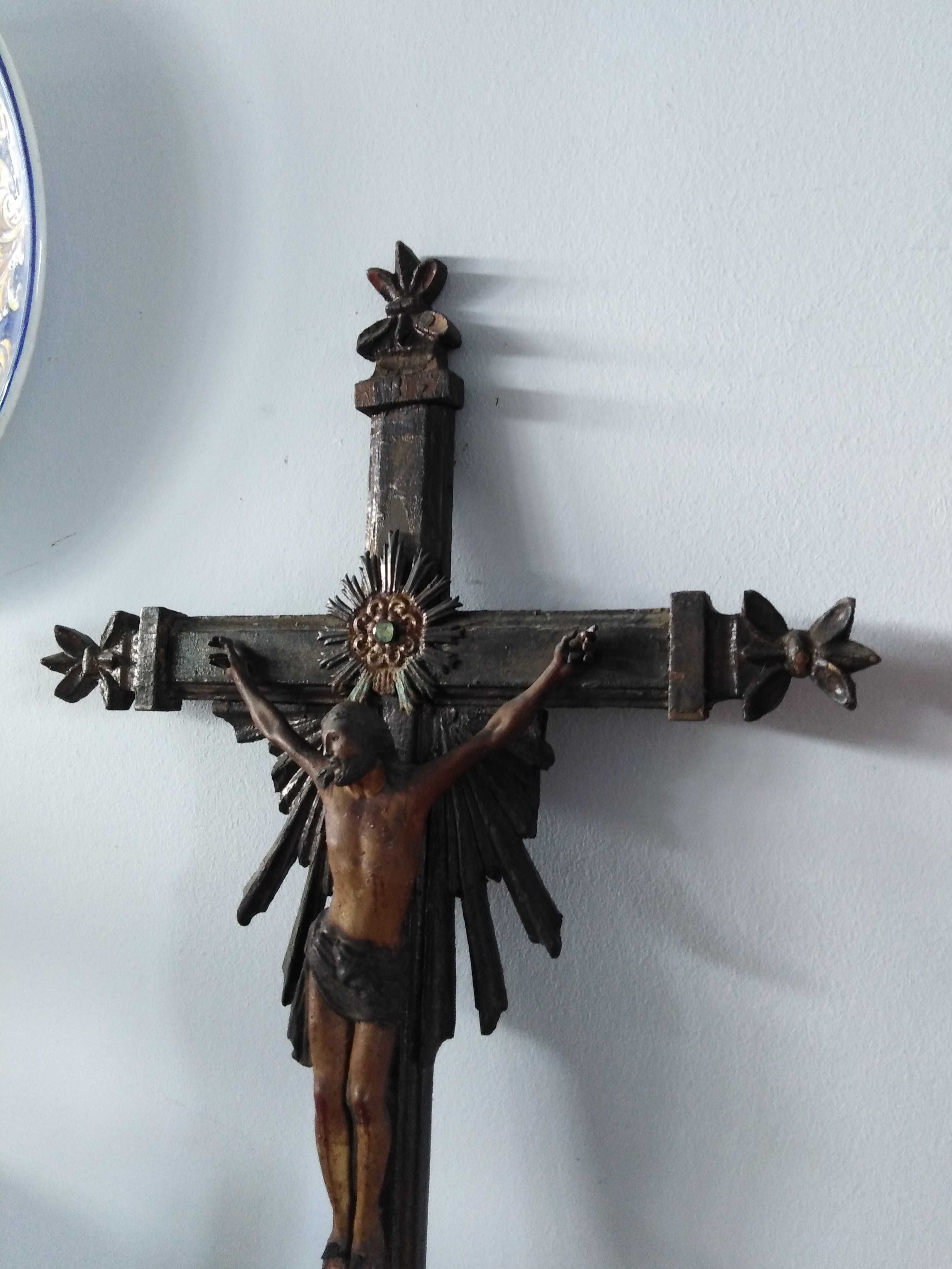 Crucifixo antigo em bom estado