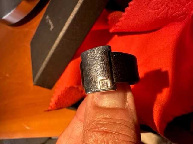 anéis da marca Swatch