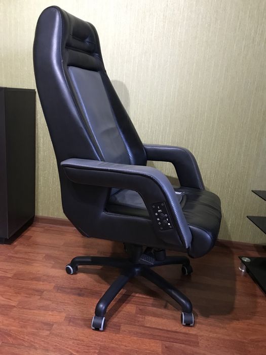 Кресло офисное, кожаное, массажное.