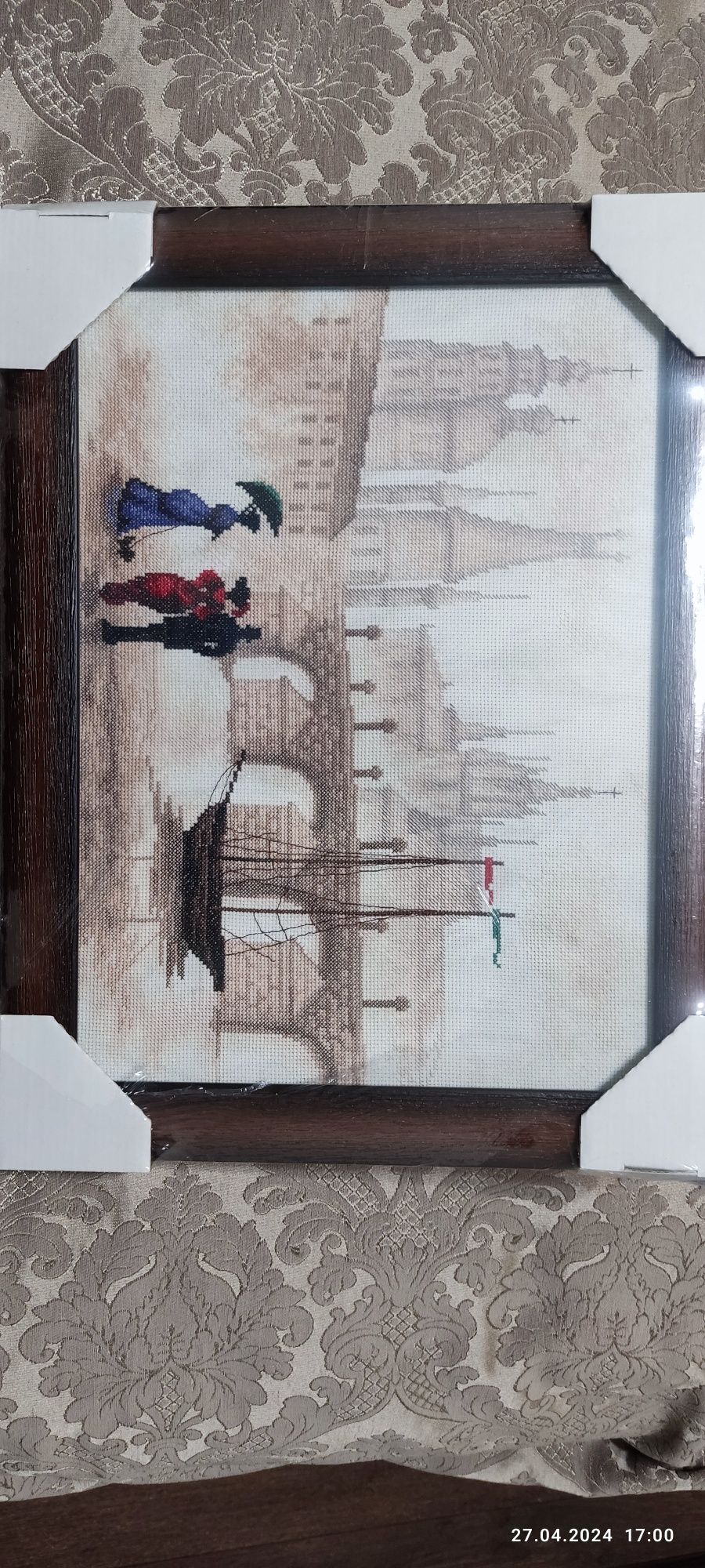 Картина вишита хрестиком в рамці