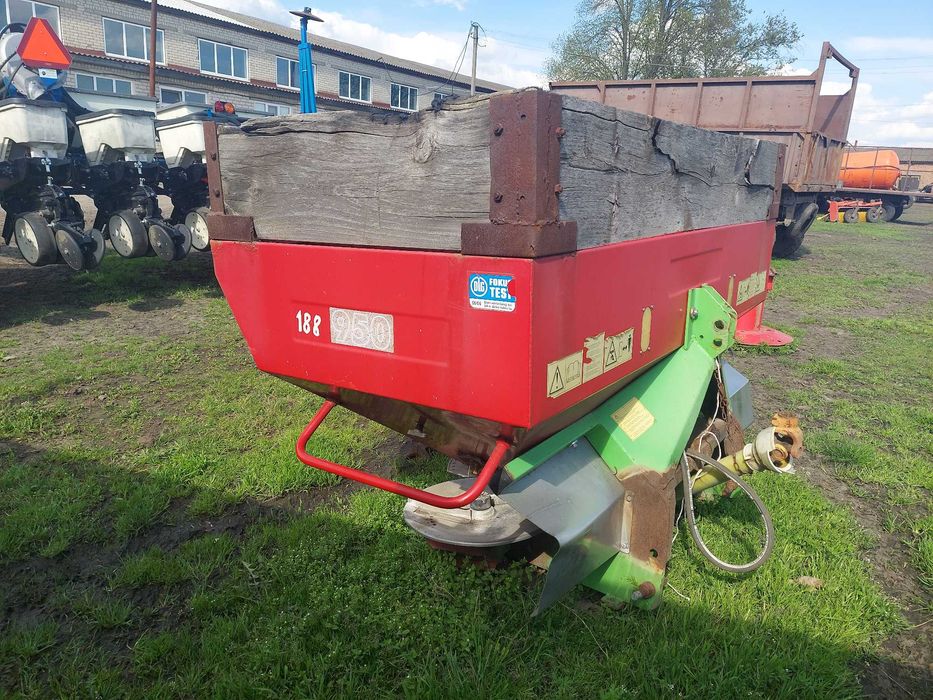 Unia MX950 Розкидач мінеральних добрив