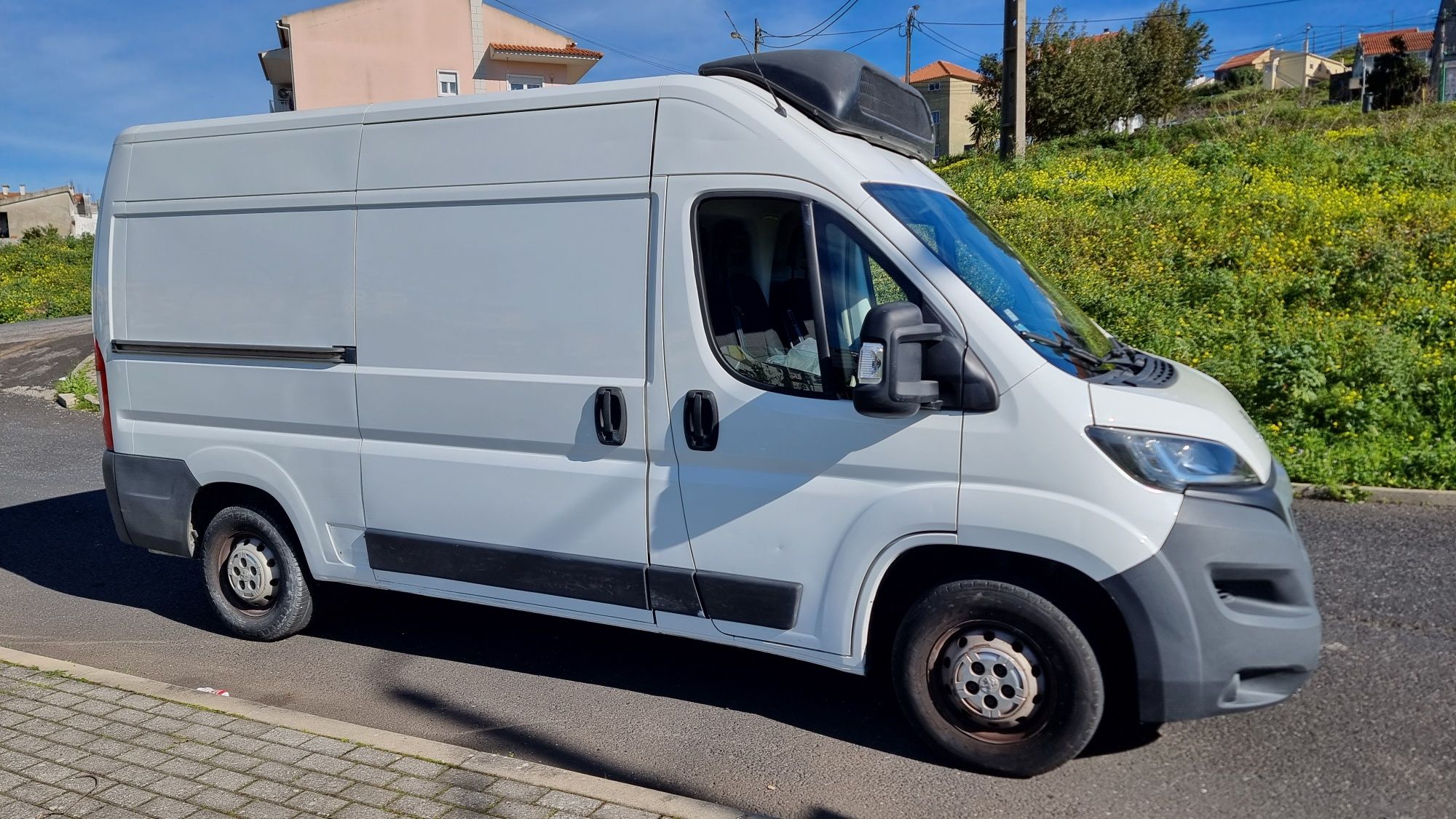 Peugeot Boxer fibrada e com frio