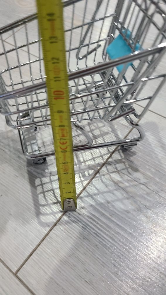 Miniaturowy wózek jak w  markecie