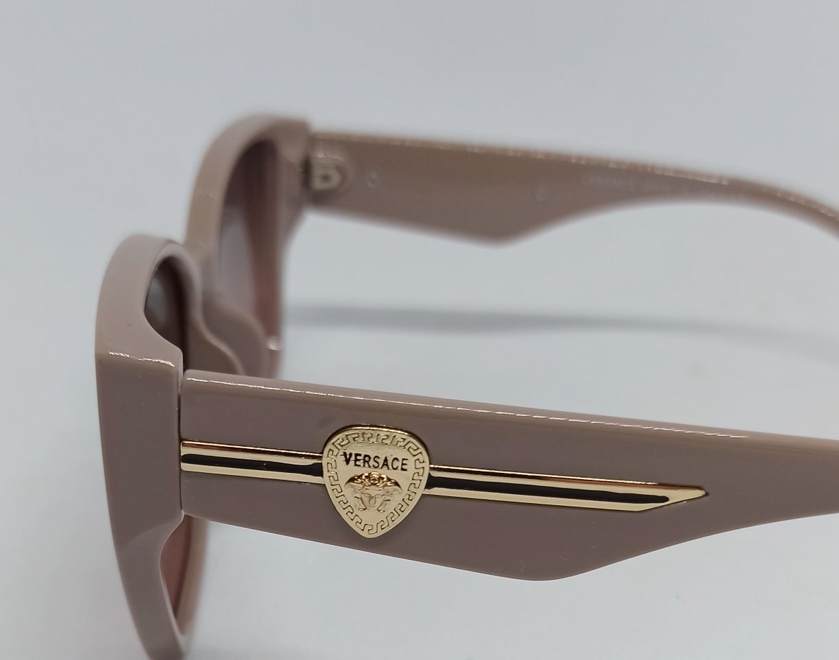 Versace стильные женские брендовые очки бежево кофейные с золотым лого
