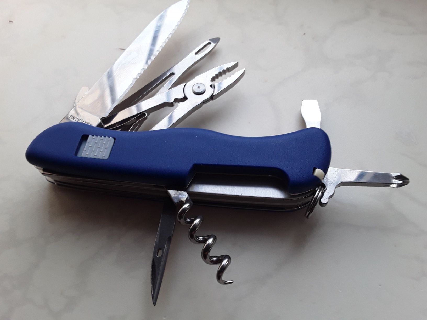 Нож VICTORINOX Skipper blue 0.9093.2W новый, Швейцария, оригинал.