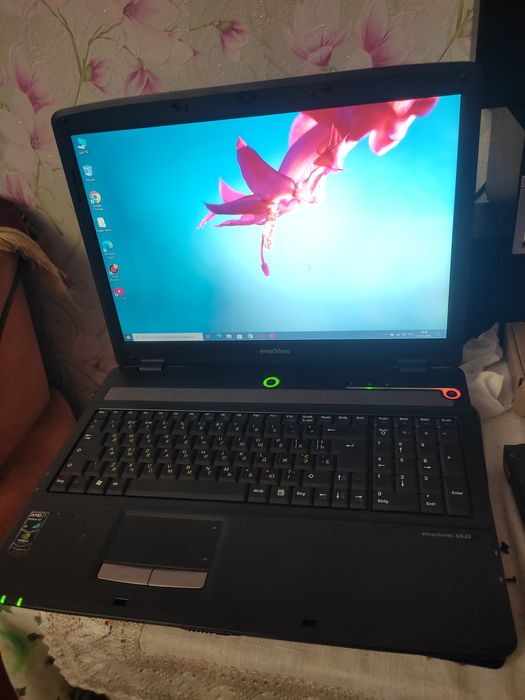 Старовинний великий ноутбук Acer 16"\память 4/320 Гб.батарея 60 минут.