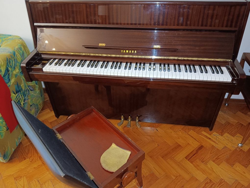 Piano Yamaha de 1971 Valentim de Carvalho
